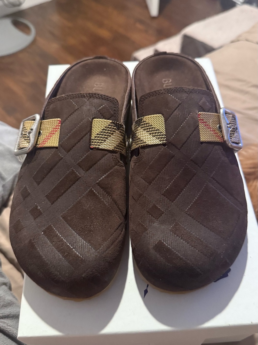 Burberry urchin suede slides